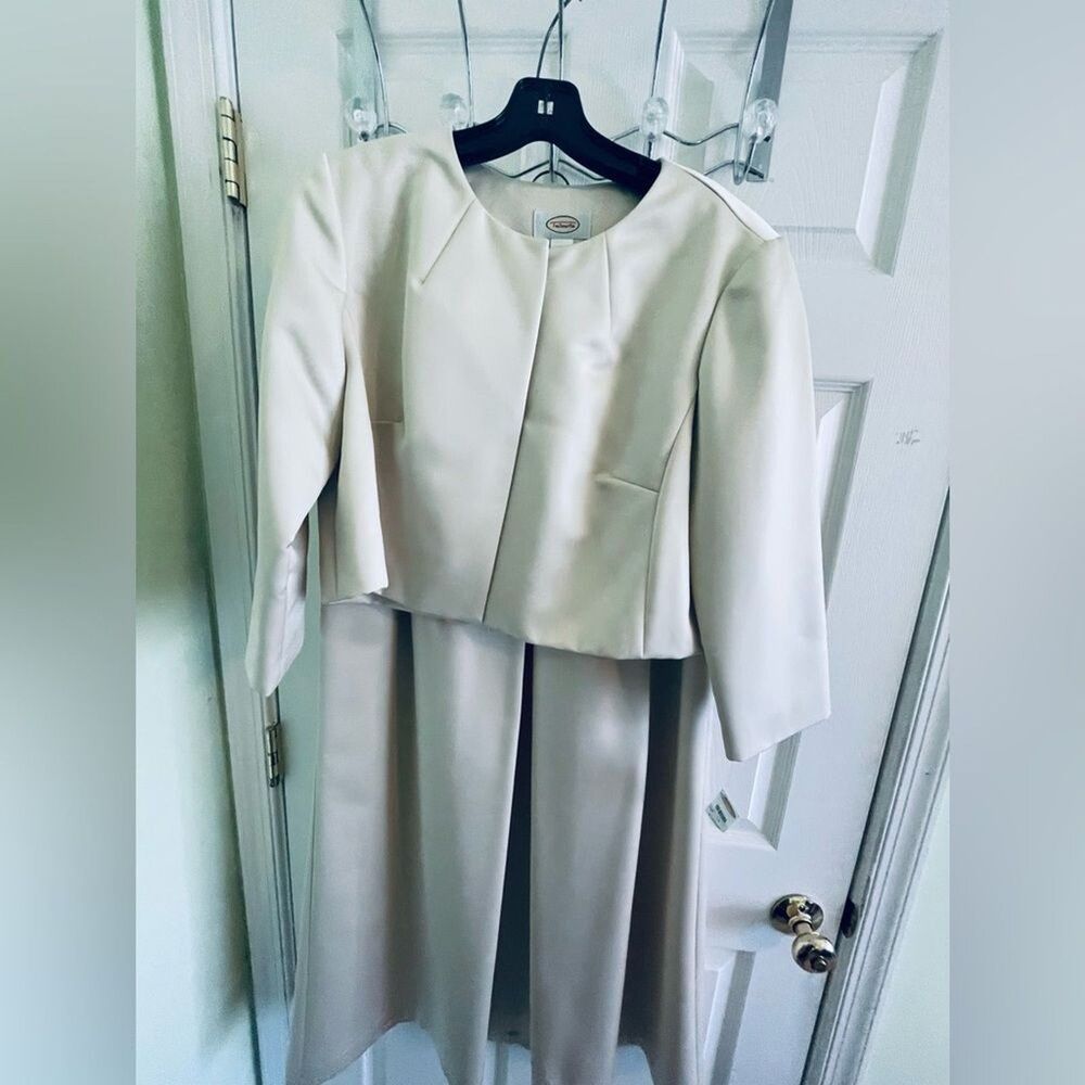 Talbots Cream Suit - Blazer Skirt Combo - size 8 - Business casual - Office wear